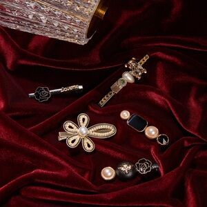 Elegant Gold and Pearl Brooch Set